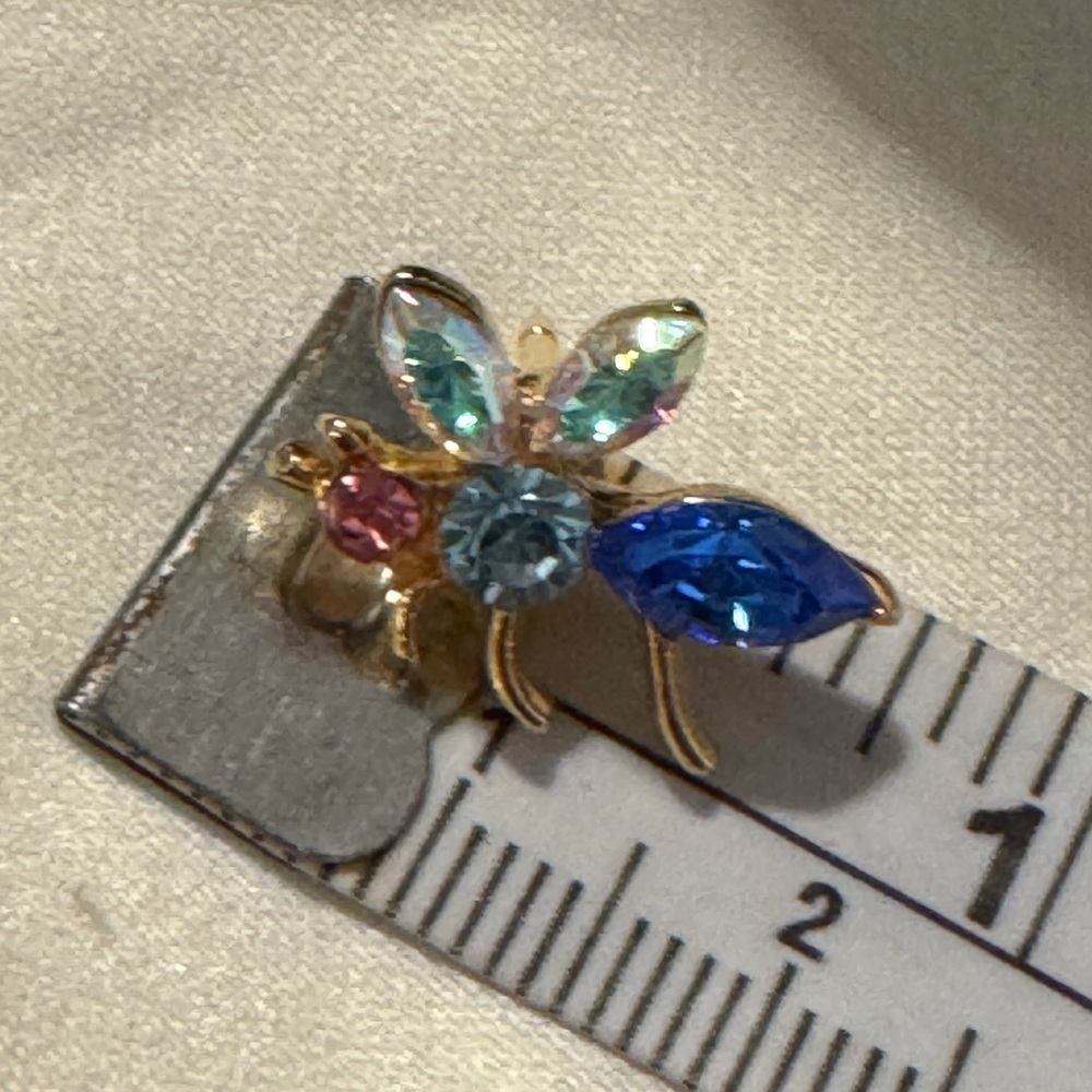 Colorful Crystal Insect Brooch - Picture 4 of 6